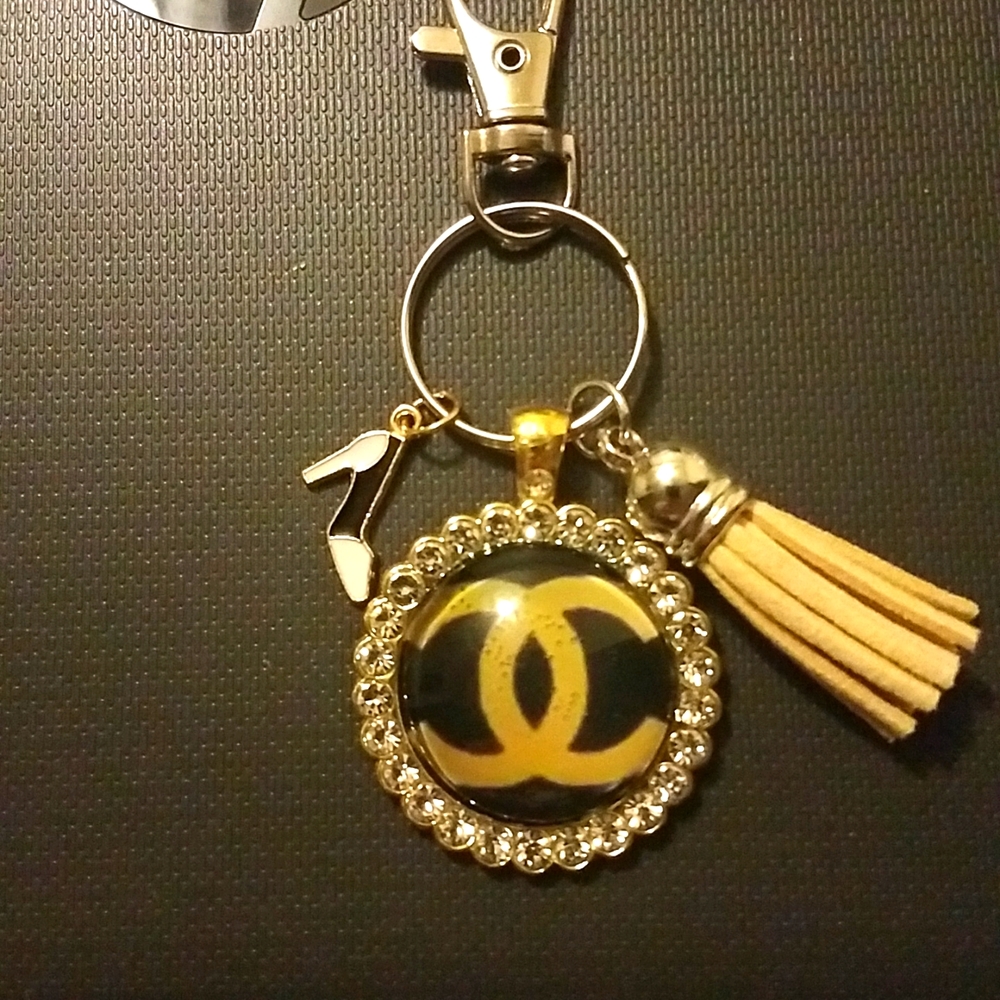 FASHION INSPIRED STATEMENT BLING KEY CHAIN